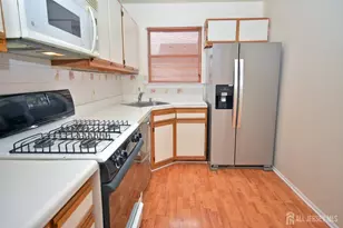 125 Exeter Ct, Piscataway Township, NJ 08854 - Photo 10