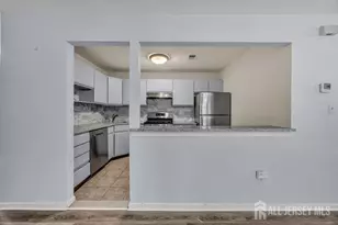 604 Woodhaven Dr, Edison, NJ 08817 - Photo 12