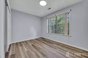 604 Woodhaven Dr, Edison, NJ 08817 - Photo 18