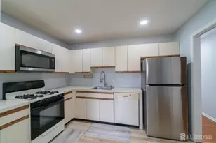 166 Hidden Hollow Ct, Edison, NJ 08820 - Photo 10