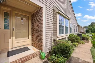 27 Martin Van Buren Dr, Monroe Township, NJ 08831 - Photo 4