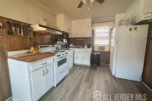 59 Douglas St, Fords, NJ 08863 - Photo 4