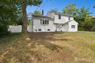 5 Waverly Dr E, Edison, NJ 08817 - Photo 2