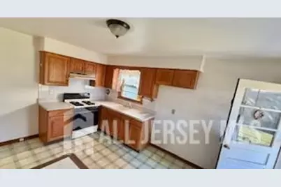 448 Baker Place, Perth Amboy, NJ 08861 - Photo 4