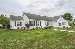 214 Mayflower Way, Monroe Township, NJ 08831 - Photo 2