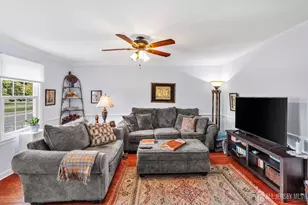 18 Rossmoor Dr, Monroe Township, NJ 08831 - Photo 4