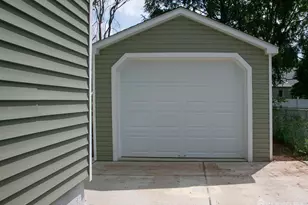 15 Bradley Dr, Edison, NJ 08817 - Photo 4