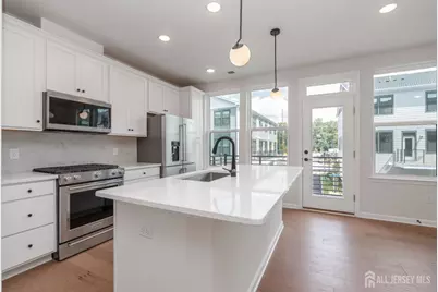 620 Sadie Circle, New Brunswick, NJ 08901 - Photo 8