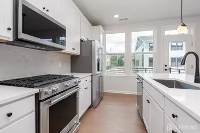 620 Sadie Circle, New Brunswick, NJ 08901 - Photo 10