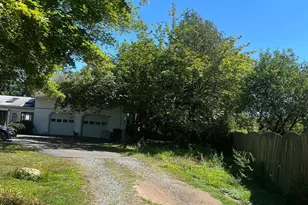 265 Friendship Rd, Cranbury Township, NJ 08812 - Photo 2