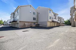 303 Holly Dr, Perth Amboy, NJ 08861 - Photo 18