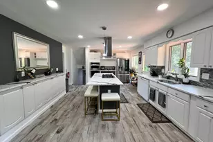 200 Old Forge Rd, Monroe Township, NJ 08831 - Photo 10