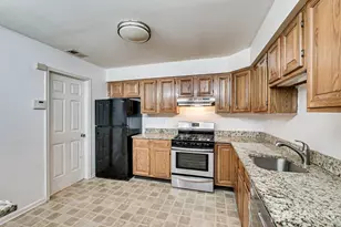 5001 Stonehedge Rd, Edison, NJ 08820 - Photo 10