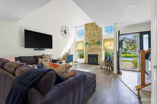 208 Daffodil Dr, Freehold, NJ 07728 - Photo 6