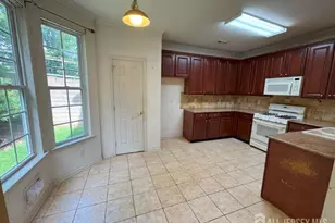 100 Overhill Dr, Sayreville, NJ 08859 - Photo 8