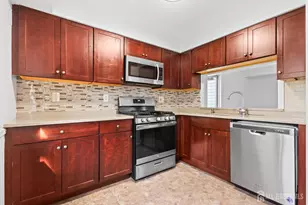 1704 Woodbridge Commons Way, Iselin, NJ 08830 - Photo 6