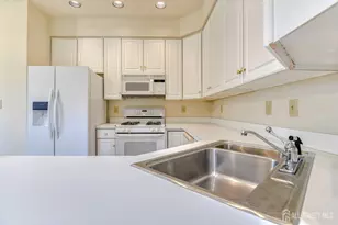 71 Leeds Ln, Monroe Township, NJ 08831 - Photo 10