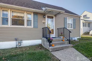 111 Longview Circle E, Fords, NJ 08863 - Photo 4