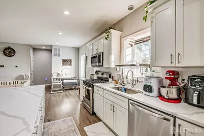 191 Hoover Avenue, Edison, NJ 08837 - Photo 16