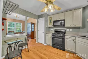 9 Rozalyn Ln, Old Bridge Township, NJ 08879 - Photo 8