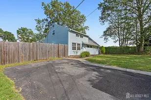 990 N Rebecca Pl, Iselin, NJ 08830 - Photo 4