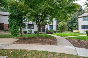 32 Kate Ln, Metuchen, NJ 08840 - Photo 2