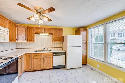 35 Dayna Court, Perth Amboy, NJ 08861 - Photo 6