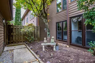 145 Maplewood Ct, Edison, NJ 08820 - Photo 6