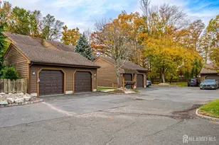 145 Maplewood Ct, Edison, NJ 08820 - Photo 2