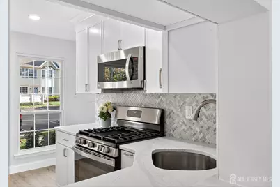 61 Albury Way, North Brunswick Township, NJ 08902 - Photo 4