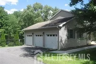124 Taylor Mills Rd, Manalapan Township, NJ 07726 - Photo 2