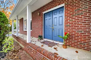 8 Wright Ct, East Brunswick Township, NJ 08816 - Photo 2