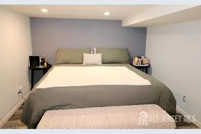 315 Mawbey Street, Woodbridge Township, NJ 07095 - Photo 6