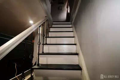 315 Mawbey Street, Woodbridge Township, NJ 07095 - Photo 28