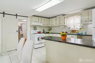 655 Charles St, Perth Amboy, NJ 08861 - Photo 18