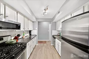 300C Alpine Way, Woodbridge Township, NJ 07095 - Photo 8