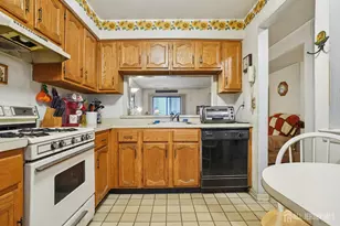 809 Woodbridge Commons Way, Iselin, NJ 08830 - Photo 8