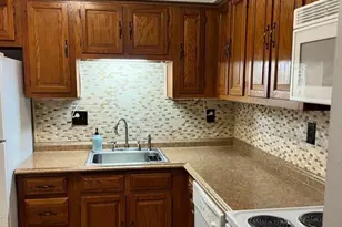 604 Wellington Pl, Aberdeen Township, NJ 07747 - Photo 2