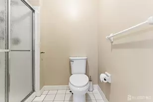 21 Newburgh Dr, Edison, NJ 08820 - Photo 18