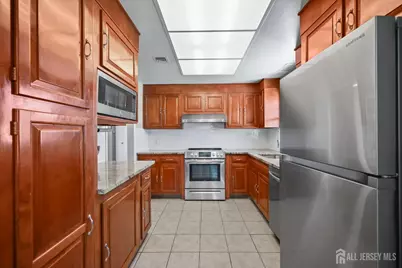 137 N Plymouth Lane, Monroe Township, NJ 08831 - Photo 12