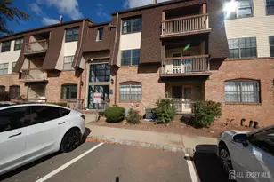 202 Green Hollow Dr, Iselin, NJ 08830 - Photo 2