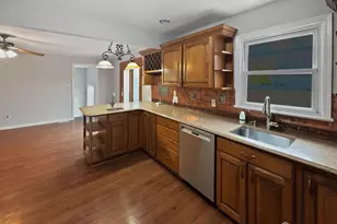 38 Warrenville Rd, Middlesex, NJ 08846 - Photo 2