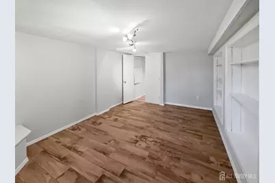 38 Warrenville Road, Middlesex, NJ 08846 - Photo 14