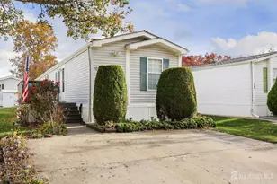 10 Twain Rd, North Brunswick Township, NJ 08902 - Photo 2