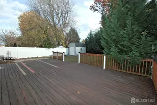 18 Pinetree Dr, Sayreville, NJ 08859 - Photo 36