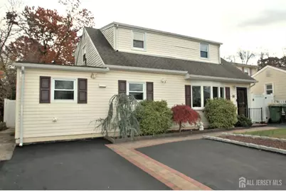 18 Pinetree Drive, Sayreville, NJ 08859 - Photo 2