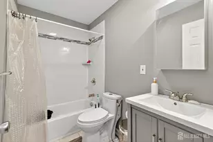 18 Baxter Rd, Edison, NJ 08817 - Photo 8