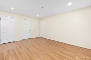 828 Waterford Dr, Edison, NJ 08817 - Photo 8