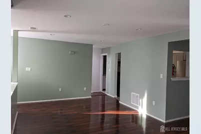 310 Michaels Court #310, Woodbridge Township, NJ 07095 - Photo 4