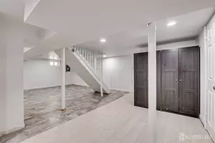 14 Linden St, Carteret, NJ 07008 - Photo 32